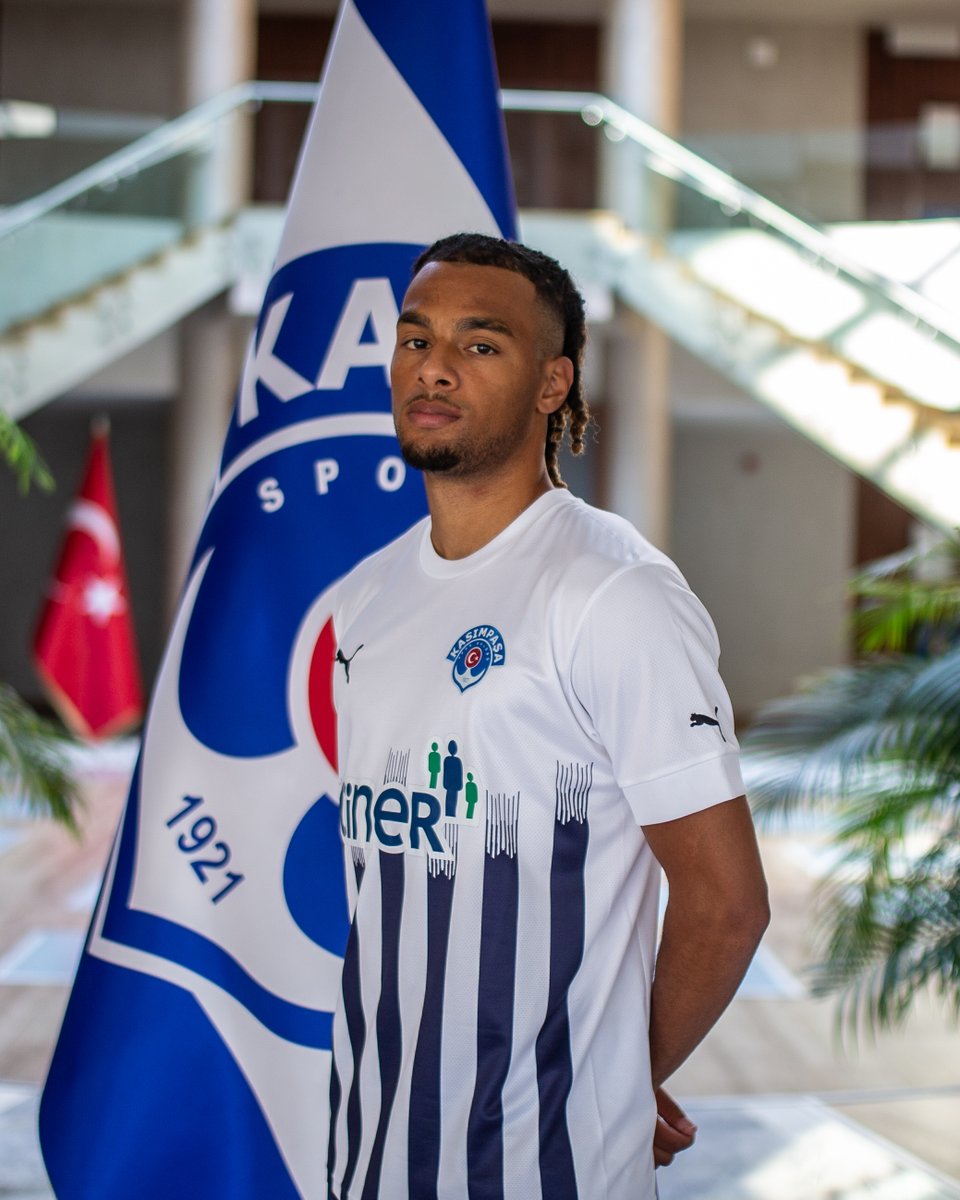 kasimpasa's tweet photo. Transfer 🤝📝

Yeni transferimiz Iron Gomis, sağlık sponsorumuz Liv Hospital Vadi İstanbul’da geçirdiği kontrollerin ardından Turgay Ciner Spor Tesislerimizde düzenlenen imza töreninde kendisini Kasımpaşamıza bağlayan sözleşmeye imza attı.

https://t.co/YSnMkV9Fny

#Kasımpaşa https://t.co/TaUTXH8ycD