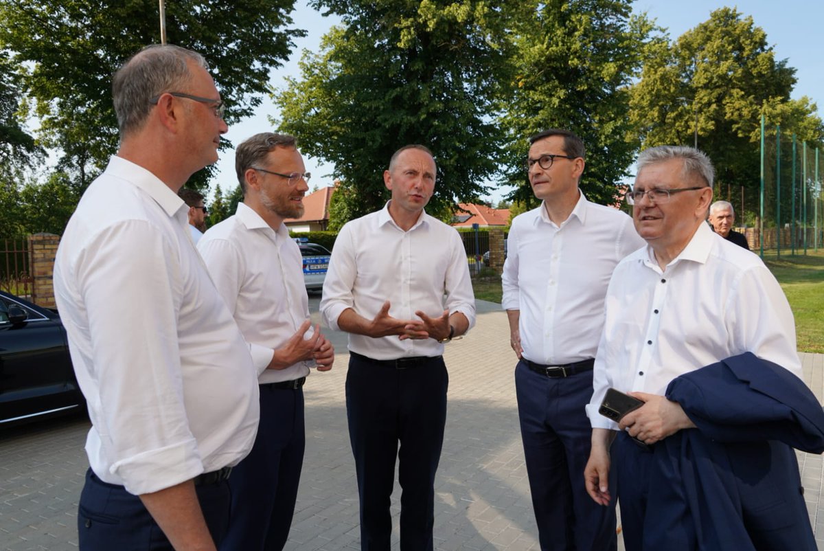 BoguckiZbigniew's tweet photo. Warto podkreślić, że z rządowym🇵🇱 wsparciem ➡ponad 1⃣3⃣ mln zł z 👉#RFIL 👉#ProgramInwestycjiStrategicznych 👉#RFRD w #Dygowo budowane są:
✅remiza OSP i Plac Pokoleń
✅sieci wodociągowe i kanalizacja sanitarna
✅droga osiedlowa w Gąskowie https://t.co/U9N403aav2