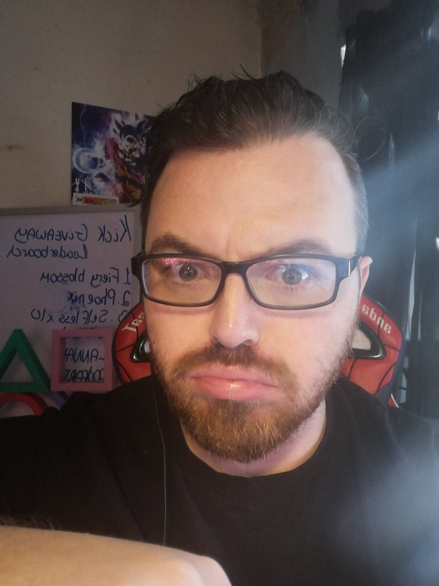 MoleTown_'s tweet photo. We live on kick with an #ALGS watch party come stop by and have a chat! Link in comments! Likes and rt appreciated! https://t.co/0J3AgsxGDS