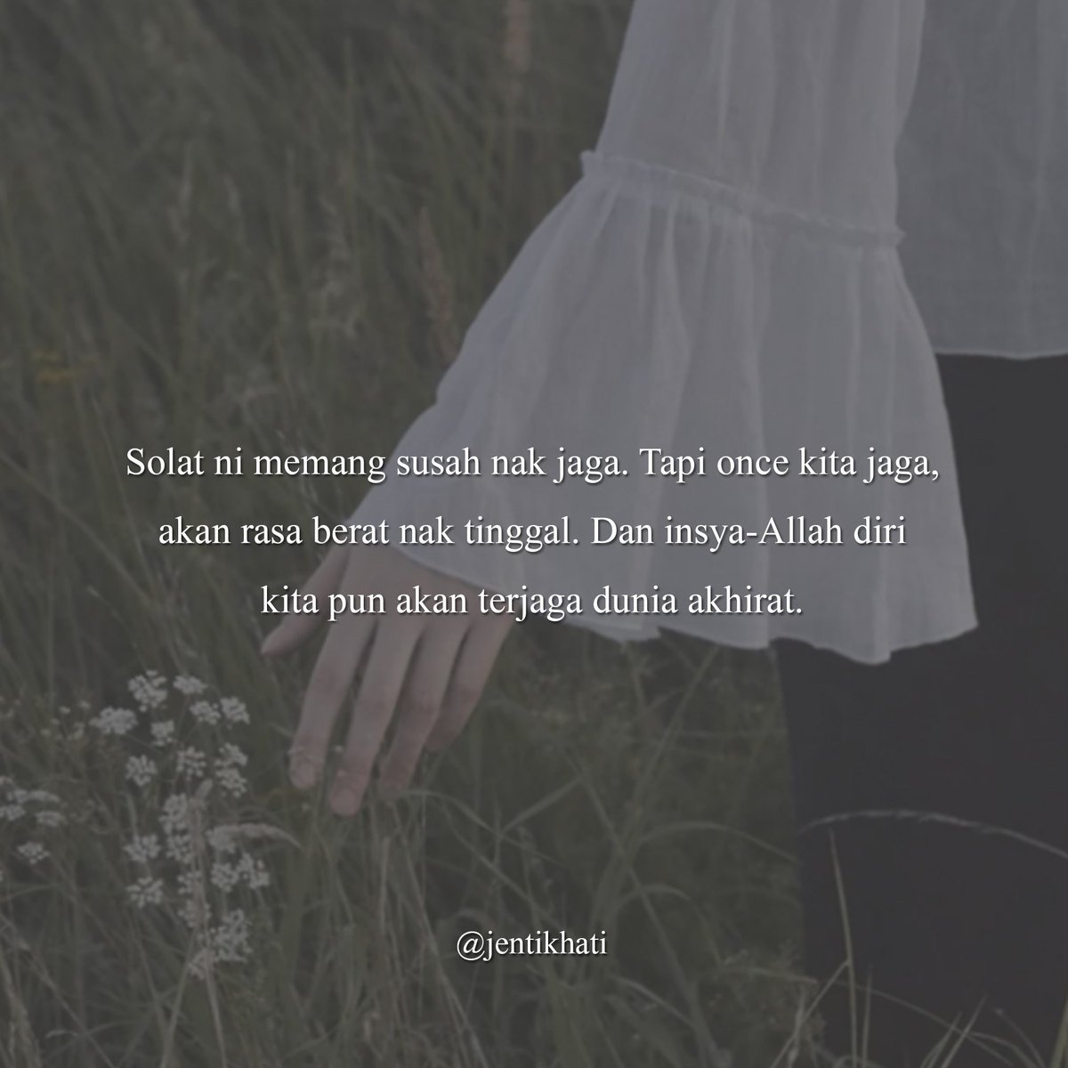 jentikhati's tweet photo. Sibuk macam mana pun kita dengan urusan dunia, bila masa kita dengan Tuhan kena jaga betul-betul. Azan je terus solat, solat sunat, dan baca Al-Quran sehari satu muka surat. Usaha untuk istiqamah setiap hari. ✨🤲 https://t.co/6RmG6w05UD