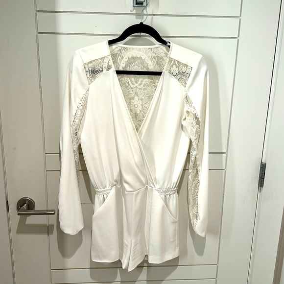 Glamourstyle2's tweet photo. So good I had to share! Check out all the items I'm loving on @Poshmarkapp #poshmark #fashion #style #shopmycloset #parker: https://t.co/ltcT7uHwCa https://t.co/osGQFQozXG
