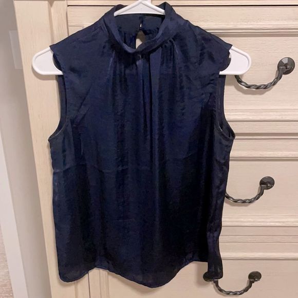 MarcoAMatta1's tweet photo. So good I had to share! Check out all the items I'm loving on @Poshmarkapp #poshmark #fashion #style #shopmycloset #gildan #fjallraven #express: https://t.co/EUwcfvDO7e https://t.co/YWfBJIzLfs