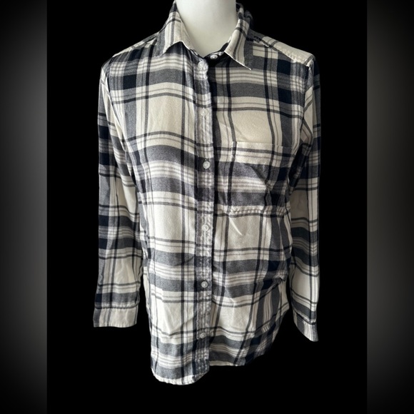 So good I had to share! Check out all the items I'm loving on <a href="/Poshmarkapp/">Poshmark</a> from <a href="/mixedgirlLee/">Lee</a> #poshmark #fashion #style #shopmycloset #catjack #americaneagleoutfitters: posh.mk/3qVLr6CKqBb