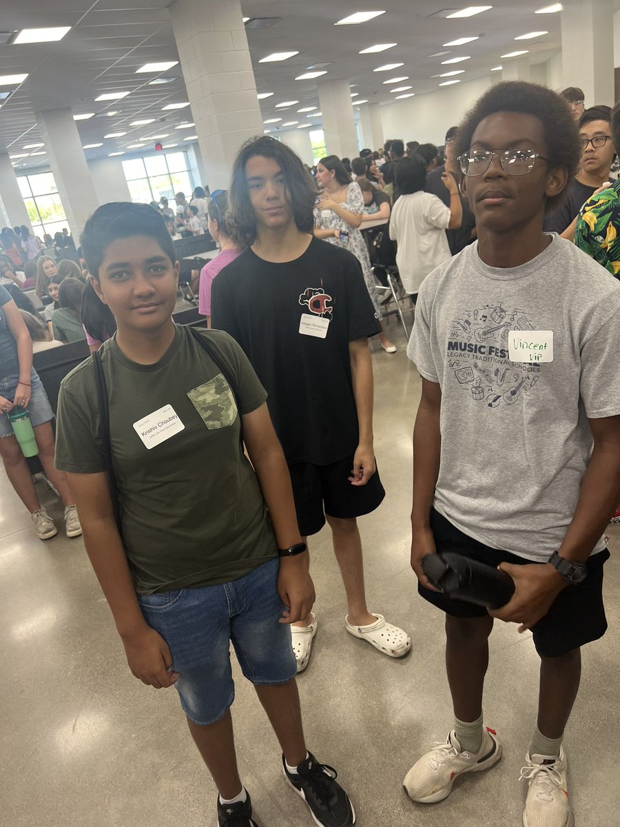 Hamilton_High's tweet photo. Welcome Freshman! Our newest huskies are 🤌🏼🤌🏼🤌🏼♥️ @ChandlerUnified #linkcrew https://t.co/IBvSYaKJJV