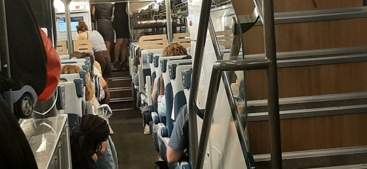 Vendredi 14 juillet à 17h27, le trafic reprend sur la ligne SNCF au départ de #Paris en direction de #Lisieux #Trouville #Deauville #Caen et #Cherbourg  Il était interrompu depuis 15h30 suite à un arbre tombé sur une caténaire près de #Évreux