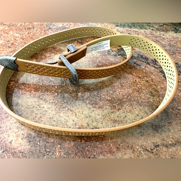 So good I had to share! Check out all the items I'm loving on <a href="/Poshmarkapp/">Poshmark</a> from <a href="/AnnRaphael4/">Ann Raphael</a> <a href="/CharismaDiehl/">charisma diehl</a> #poshmark #fashion #style #shopmycloset #nike #stevemadden: posh.mk/JuGl5kLbmBb