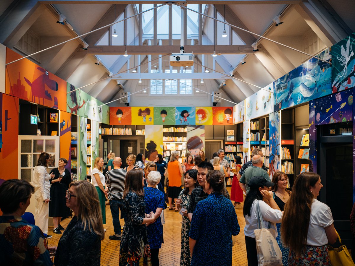 What a great evening at the @BranfordBoase ceremony. Congratulations to the brilliant winners @CPillainayagam & @LeahThaxton! 

Huge thanks again to the lovely judges for shortlisting me & Siobhán @LittleIslandBks and letting Clara Hart hang out in such a great line-up of books!