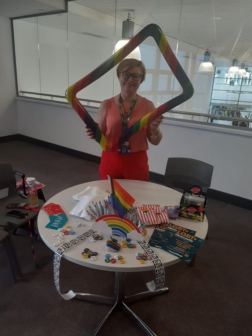 🌈Gail from our LGBT+ North East team had a lovely afternoon today @NETWalbottle Campus. She was running a pop up stand for sixth form students with the wonderful @NUTH0to19 school nursing team. Thanks for having us! 🙏