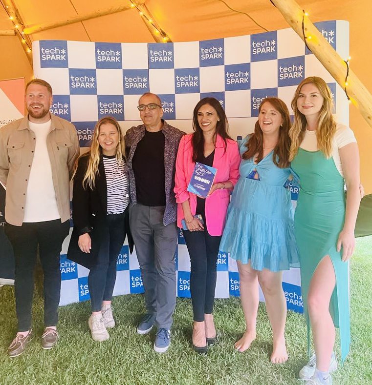 RavBumbra's tweet image. On a high, 2 awards in 2 weeks 🌟

Cajigo WON the “Totally Killing It” award at the #SPARKies 🏆

This one’s for the Cajigo Fam who constantly give back to move the dial for #womenintech 💕

Thank you @techSPARKuk and @NatWestGroup for the huge acknowledgment 🙏✨