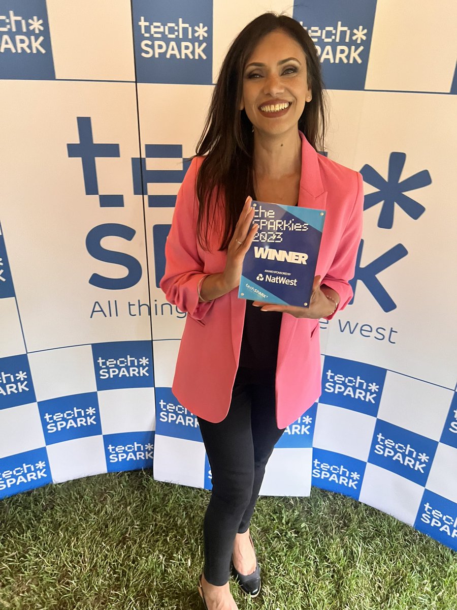RavBumbra's tweet image. On a high, 2 awards in 2 weeks 🌟

Cajigo WON the “Totally Killing It” award at the #SPARKies 🏆

This one’s for the Cajigo Fam who constantly give back to move the dial for #womenintech 💕

Thank you @techSPARKuk and @NatWestGroup for the huge acknowledgment 🙏✨