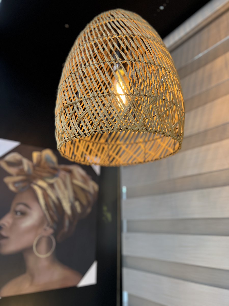 Homecenter_co's tweet photo. ¡Es hora de iluminar y estrenar! Conoce todas nuestras tendencias en lámparas --> https://t.co/PxRPBdz2jB y dale un estilo único a tu hogar🤩.
#Homecenter #Lámparas #ideasHc https://t.co/BWUpkBKSOv