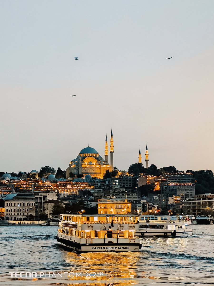 #İstanbul’un silueti, her seferinde büyülemeyi başarıyor. TECNO PHANTOM X2 Pro ile şehrin ışıkları altında bir yolculuğa çıkmaya ne dersin? ✨

#TECNOPHANTOMX2Serisi
#TECNOxKenan
#DünyanınİlkTeleskobikPortreLensi
#Boğaz