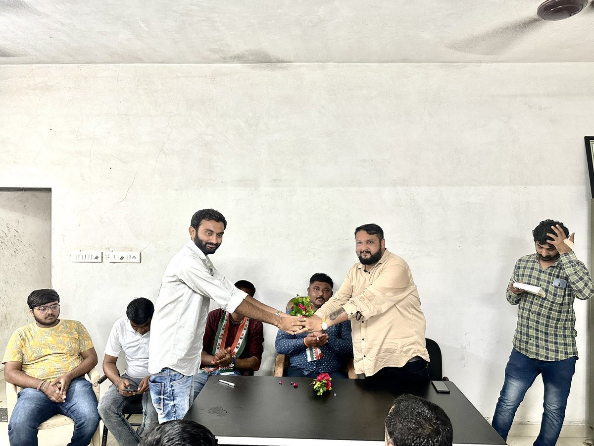 babariya_devraj's tweet photo. રાષ્ટ્રીય સ્તરે યોજાનાર
બેહતર ભારત બુનિયાદી કાર્યક્રમ અંતર્ગત અમરેલી જિલ્લા યુવક કોંગ્રેસ દ્વારા અગત્ય ની મિટિંગ યોજાઈ.
#BharatJodoYatra #INCcongress #behetarbharatkibuniyadi #IYC #YouthCongress @IYCGujarat @srinivasiyc @HarpalSinhINC https://t.co/StQbJqZ164