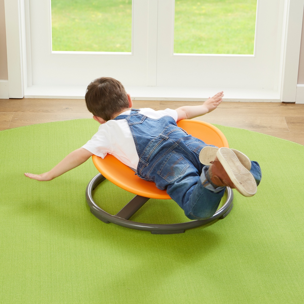 libertyhousetoy's tweet image. Spinning into the weekend🟠

The seat is placed at a slight angle to allow the child to propel the Carousel by shifting the body&apos;s centre of gravity. Younger children are also able to set the seat in motion by pushing off with their feet. 
⁠
#sensoryinput #bestactivityever