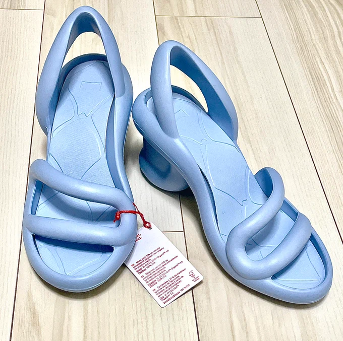 爆裂にかわいいサンダル買った 値段は全然かわいくなかった