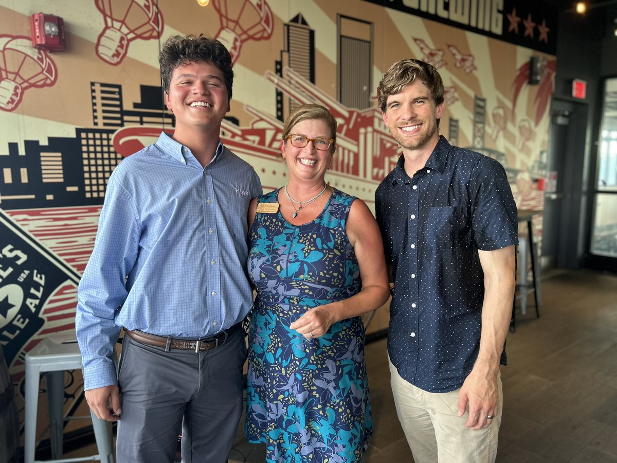 SJRiverkeeper's tweet photo. We enjoyed talking creek restoration, smart landscape design, & how each of us can be #RiverFriendly at this week’s Brewing Up Solutions event with passionate local YPs Dylan Ford from @wearehalff and Kyle Schare of @GroundworkJax!
Thank you for hosting, @IntuitionAle! 🍻 https://t.co/b0aIEWYhrf