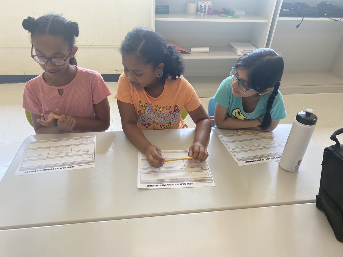 Ms_McCleaf's tweet photo. Young Scholars from @GarfieldESfcps and @ForestdaleES are using the POG skill of collaborator to share ideas for their PSA on littering. After sharing, they gave and received feedback to improve their work! https://t.co/sMviUuf5pq