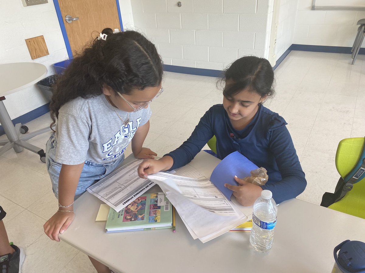 Ms_McCleaf's tweet photo. Young Scholars from @GarfieldESfcps and @ForestdaleES are using the POG skill of collaborator to share ideas for their PSA on littering. After sharing, they gave and received feedback to improve their work! https://t.co/sMviUuf5pq