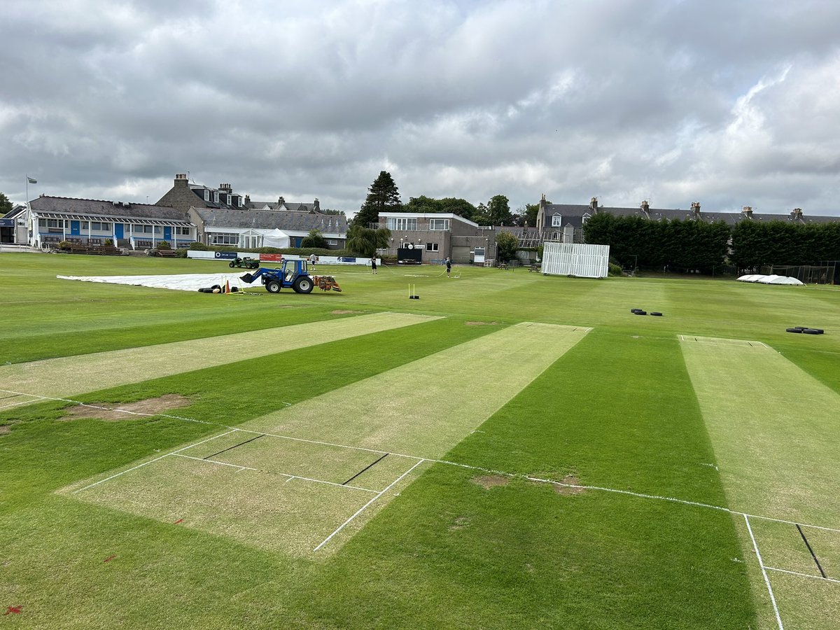 ManVGrass's tweet image. Somehow we’ve made it to Friday reasonably unscathed. Fingers crossed from now, done all we can do. 🤞🏻