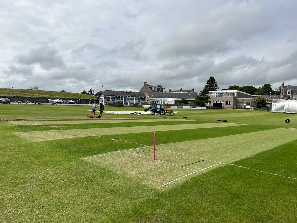 ManVGrass's tweet image. Somehow we’ve made it to Friday reasonably unscathed. Fingers crossed from now, done all we can do. 🤞🏻