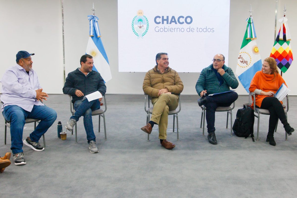 jmcapitanich's tweet photo. Hoy constituimos la Mesa Tabacalera junto a acopiadores, cooperativas y productores con quienes trabajaremos en generar mejores oportunidades para potenciar la industria tabacalera en la provincia 🌱🌿 https://t.co/f9rwEVNWJc