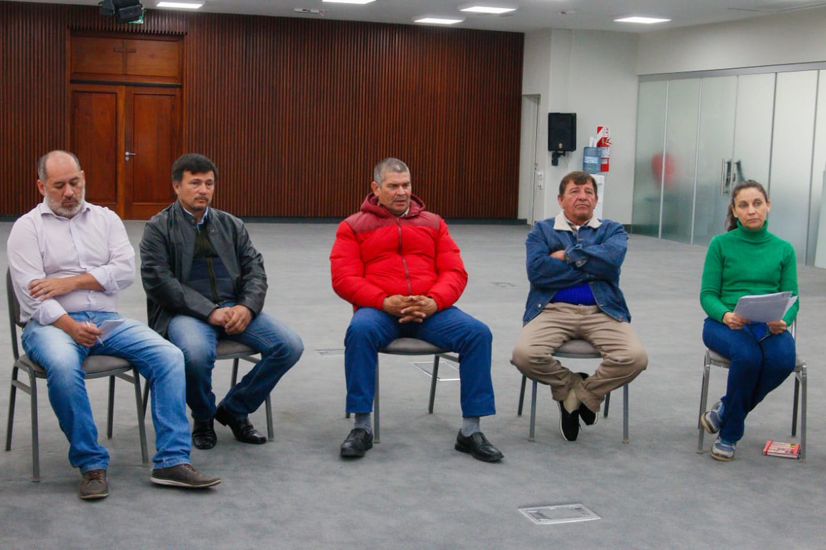 jmcapitanich's tweet photo. Hoy constituimos la Mesa Tabacalera junto a acopiadores, cooperativas y productores con quienes trabajaremos en generar mejores oportunidades para potenciar la industria tabacalera en la provincia 🌱🌿 https://t.co/f9rwEVNWJc