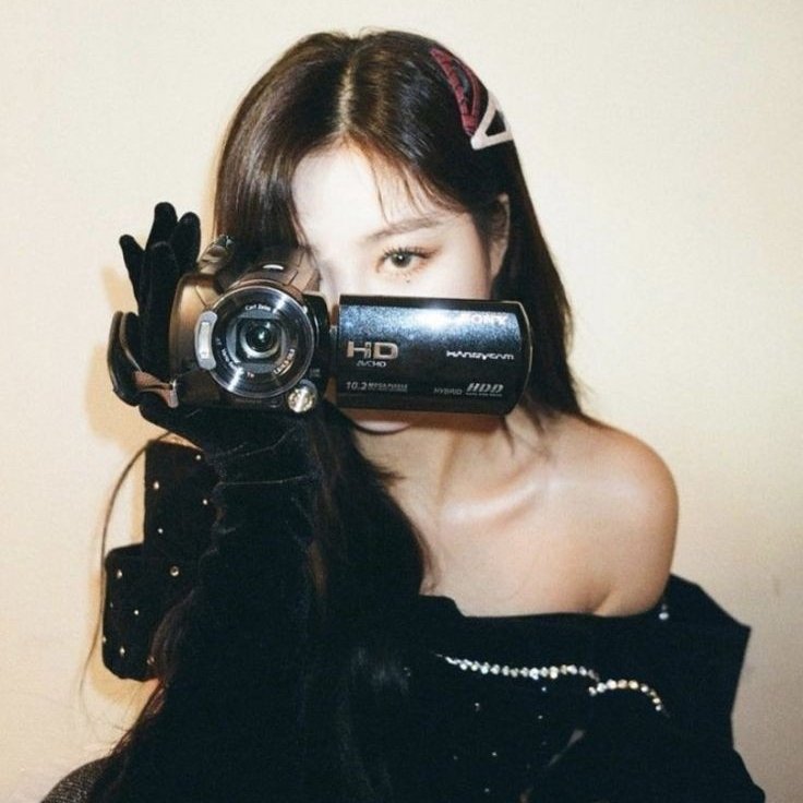 SSoojinprotect's tweet photo. Seo Soojin in a photo captured by Seo Soojin and Seo Soojin from behind for a photo captured by Seo Soojin 🙂🙂🙂🙂

Help 😆 https://t.co/fC00csxPPj