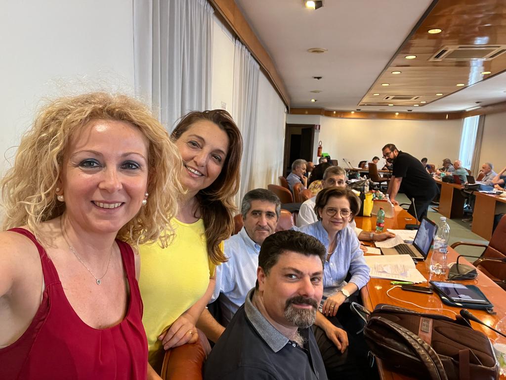fircisl's tweet photo. FINALMENTE SI CHIUDE IL #CCNL 2019-2021 SUL COMPARTO ISTRUZIONE E #RICERCA. Il Segretario confederale Ignazio Ganga insieme alla #FSUR oggi all’Aran per la firma del nuovo #CCNL https://t.co/5pqSnYRVLz