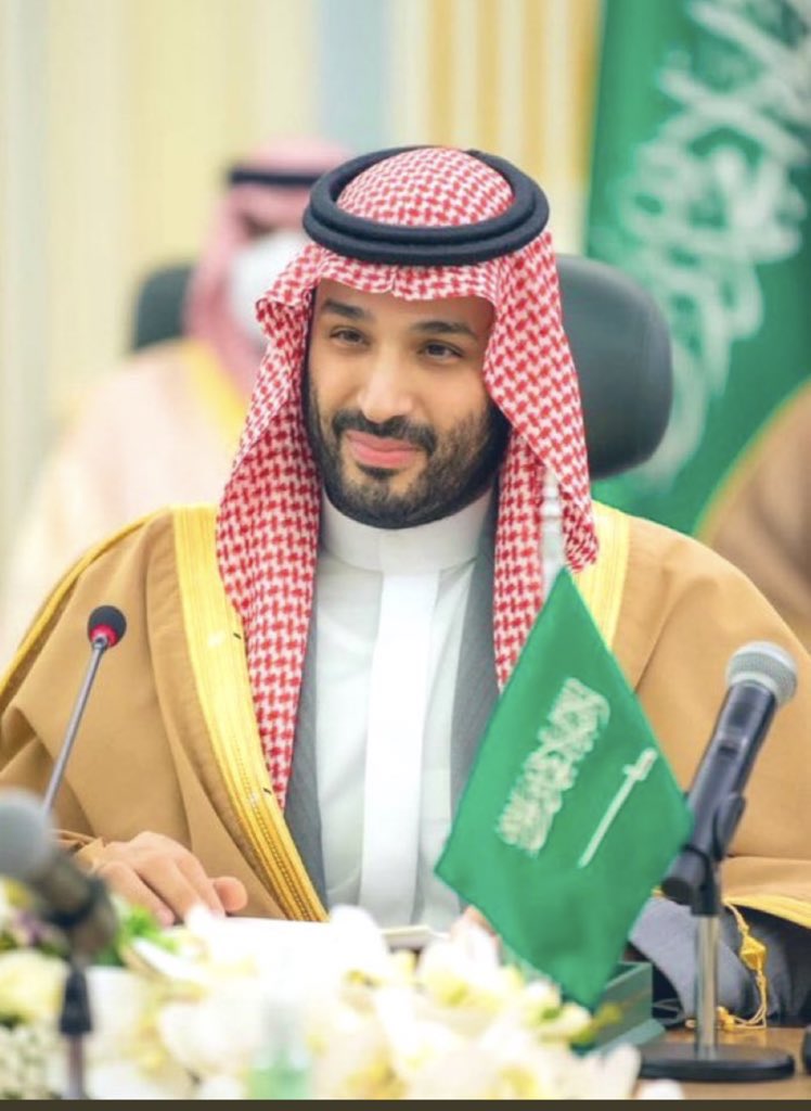 اللهم أسألك في هذه الساعه المباركة من آخر جمعة في هذه السنه ..ان تحفظ #عزنا_فخرنا وقائد نهضتنا الحديثه سيدي ولي العهد يحفظه الله 🤲عراب رؤيتنا المباركة وصانع المجد لنا ولأجيال المستقبل 
ملهم الشعب والأمه بطموحه وعزيمته واصراره   وانجازاته و عدله 💚
في ظل توجيهات سيدي خادم الحرمين