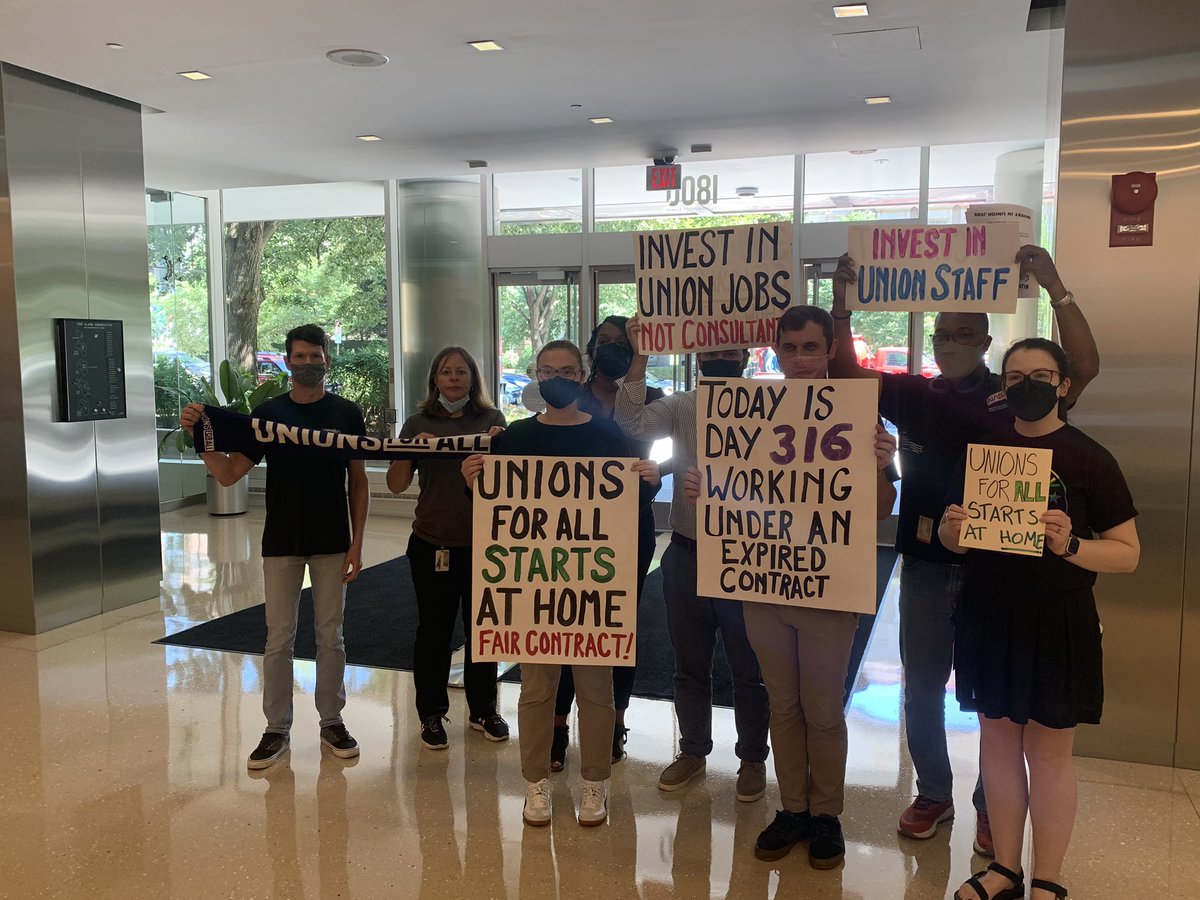 UnionStaffSEIU's tweet photo. DYK that @SEIU leadership spent 5 times more on consultants than unionized staff? And that their are 5 at-will employees per every unionized staffer? 

We’ve authorized a strike to bargain a fair contract that invests in union jobs so #UnionsForAll can start at home. #1u https://t.co/5FGgEBqMUN