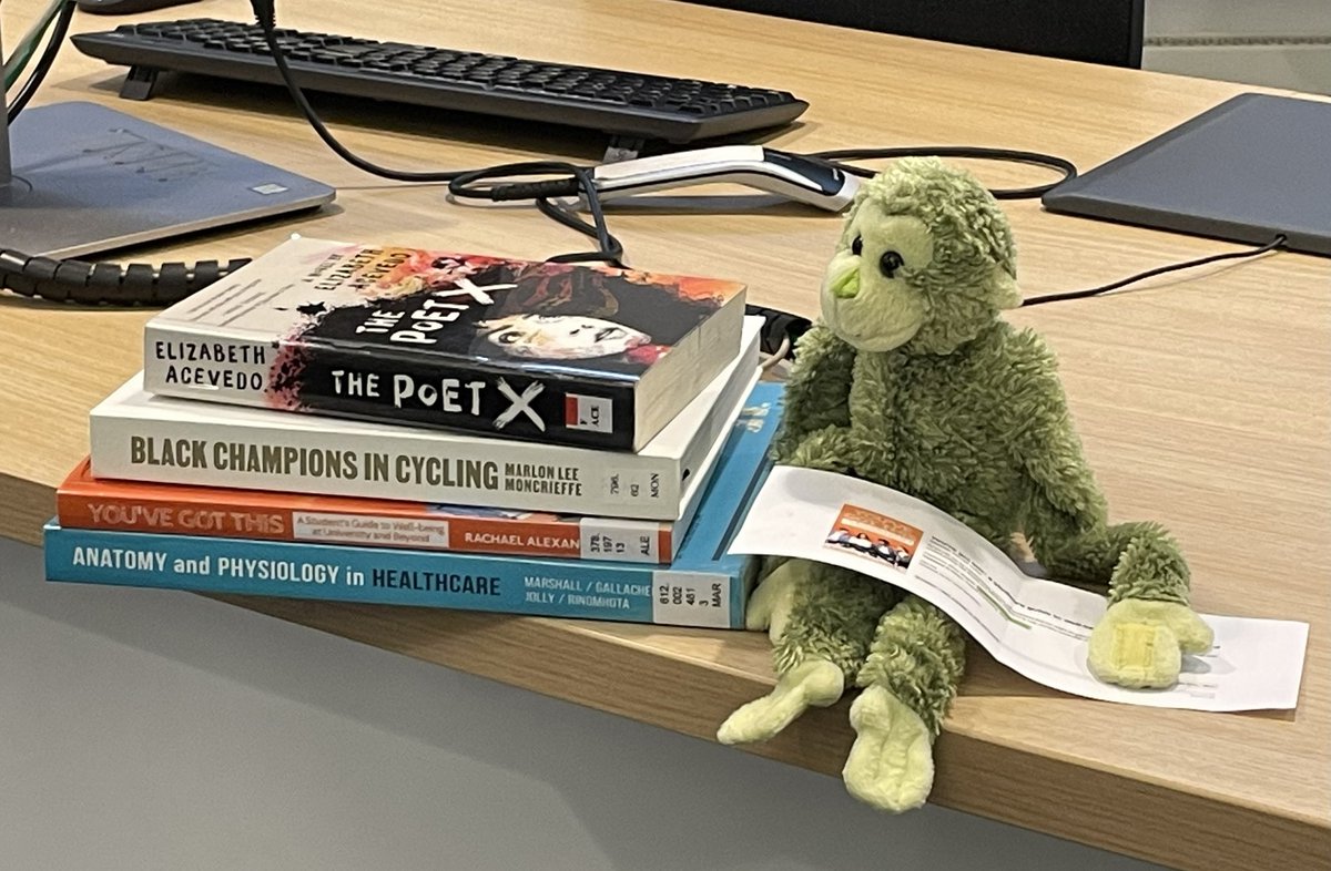 We had a great time meeting summer school students at <a href="/uniofbrighton/">University of Brighton</a>’s Falmer campus this week!

Hope you all had an amazing time and enjoyed the information quiz and treasure hunt as much as Funky here.

Thanks for coming! ☺️

#SummerSchool #BrightonForever