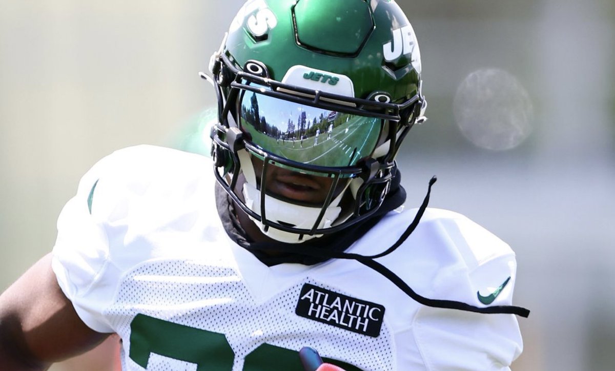 RookieWatxh's tweet photo. Breece Hall is reportedly viewed as a “top five” RB in the NFL by multiple executives, coaches, and scouts according to a recent ESPN survey.

One voter reportedly believes Hall is a “bigger, faster version” of Matt Forte (former Bears RB).

Many NFL scouts believe Hall is geared for a “monster season” if he can stay healthy.

The Jets haven’t had a 1,000 yard rusher in 7 YEARS.

The Jets sophomore RB looks to break that this season 😳