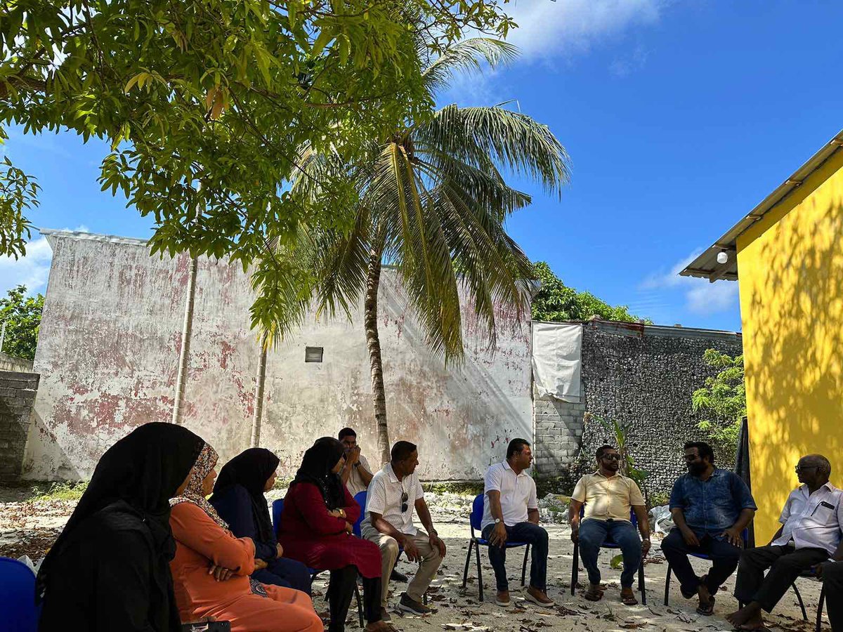 AlifushiAnusha's tweet photo. ރިޔާސީ އިންތިޚާބުގެ ލ.އަތޮޅުގެ ކެމްޕެއިން ކޯޑިނޭޓަރ ފެނަކަ އެމްޑީ
@myfoona
ލ. މުންޑޫ  ކެންޕެއިން ޓީމް ތަކާއި ބައްދަލުކުރެއްވުން.   #Ibu2023 #VoteMDP #UfaaveriAmaanRaajje https://t.co/Vcp3wLxVlf