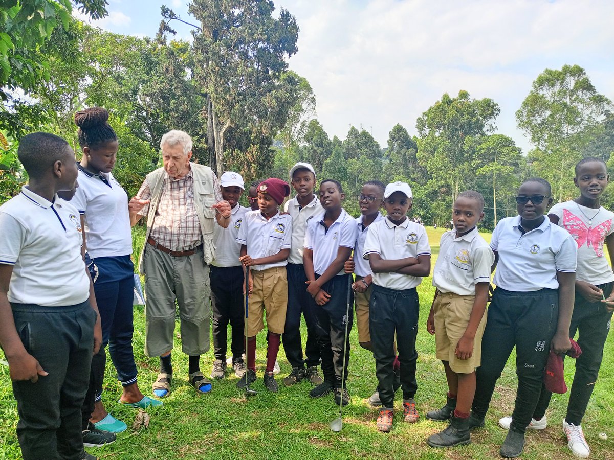 AfriyeaGolf's tweet photo. An 84-year-old traveled 6,000 miles from Cambridge, United Kingdom, to Fort Portal, Uganda, to witness the work of @AfriyeaGolf Academy.
@BBCAfrica
@kawowosports
@CNNLivingGolf
@GBNEWS
#TooroParentsEducationcentre
#SchoolGolf
#CommunityGolf https://t.co/AjgoXqJfzK
