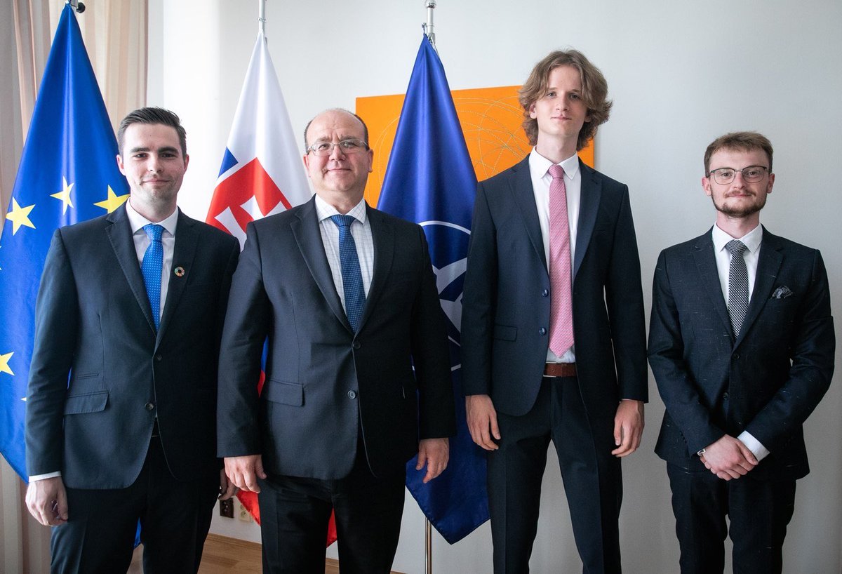 Today, I had great meeting w/ outgoing 🇸🇰 #UNYouthDelegate Michal Salíni & incoming delegate Pavol Beblavý. Discussed the role of #UNYouthDelegate 🌐 in advocating for youth interests & addressing #GlobalChallenges🌍. I appreciate Michal's dedication & wish Pavol success. 🤝