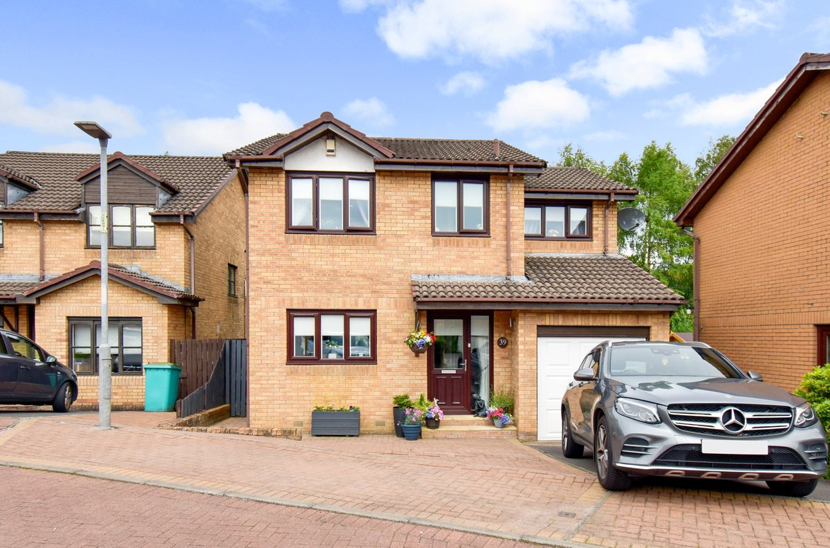 KelvinValley's tweet photo. FOR SALE: Stunning four bedroom detached family villa in popular Blackwood.  Ideal location for commuting.  

Virtual Tour here > https://t.co/pNP6NxYHWW
Property Details here > https://t.co/YmwpFQ9491

☎️ 0800 133 7775
📨 sales@kvps.co.uk
💻 https://t.co/tMowCA0dJ9 https://t.co/okw9ZGuhZT