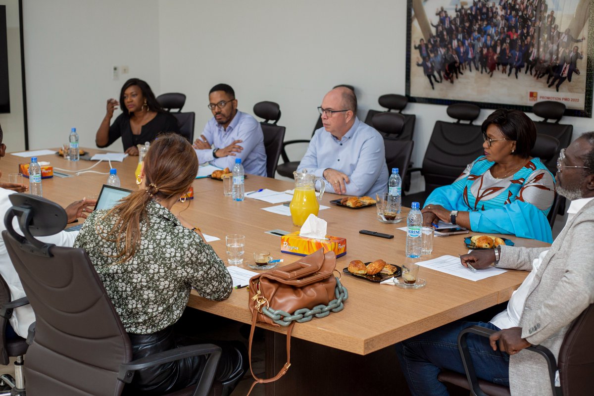 cccaci's tweet photo. Fructueuse réunion du bureau exécutif de la Chambre de Commerce Canada Côte d'Ivoire.

Une feuille de route ambitieuse avec un bureau motivé et enthousiaste et prêt à relever les défis à venir !

#CCACI 🇨🇦🇨🇮 https://t.co/fmhxULInPi
