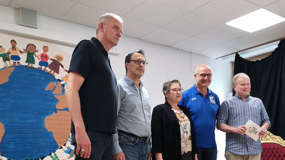BMWSB_Bund's tweet photo. Beim Auftakt zu #SportVernetzt in Marburg – ein Projekt von @albaberlin und @BCMarburg – unterstrich Bartol zudem: „#Sport und Bewegung helfen uns an vorderster Stelle, gesund zu bleiben. Als Bund stärken wir beides daher in weiten Teilen der Gesellschaft.“ #Gesundheitsprävention https://t.co/m3NKNuX52D