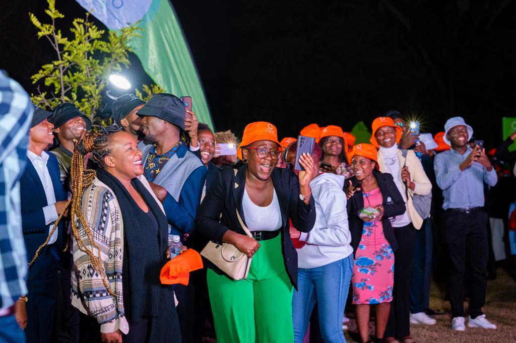 OmariZimbabwe's tweet photo. We are bringing a different kind of wallet to your favourite shopping places and more. 

Look out for our friendly and dedicated ambassadors. https://t.co/JETr7Fy3XY