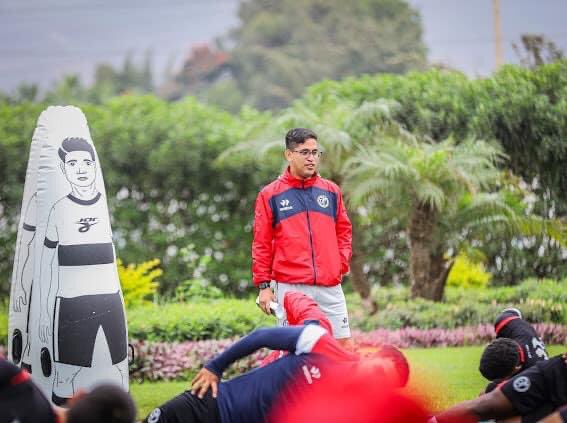 andrevalenciass's tweet photo. El profesor Adrián Celis junto a su equipo de trabajo extenderán su vínculo con Deportivo Municipal. Por ahora, la Franja realiza una buena temporada en el torneo de Reservas donde suman 15 puntos. https://t.co/UkaUUkuIIz