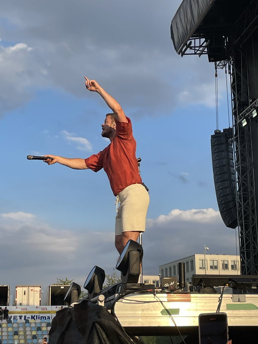 projectIDNew's tweet photo. Mönchengladbach, July 14, 2022: an unforgettable night 🥰
#flamily #bestconcertever
Please feel free to tag the people in the pics in the comments💖 https://t.co/XT9Pecl7oe