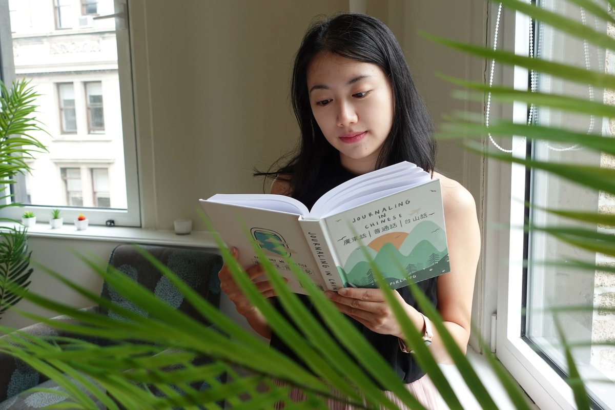 InspirLang's tweet photo. Just me and a book I spent three years writing 😁
Order at https://t.co/OaXilcyAgo to journal in #cantonese, #mandarin, and #taishanese with me!

#journalingbook #journalbook #journaling #chinese #toisan #toisanese https://t.co/njKApegNwN