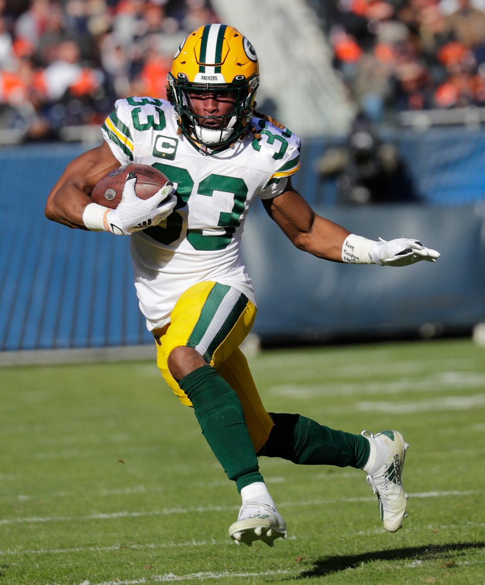 Since 2019 players with at least 4,000 rush yards and 1,500 rec yards:

Aaron Jones. END OF LIST. 

How is <a href="/Showtyme_33/">Aaron Jones 3️⃣3️⃣</a> NOT a top 10 RB?