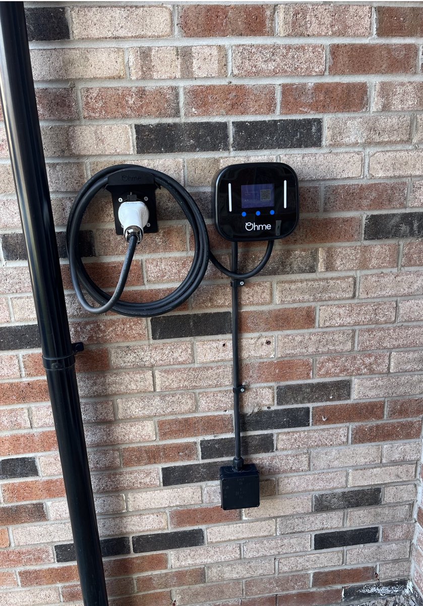 danlecElec's tweet photo. A nice selection of our EV charger installations from this this week. 🚙 

The brown and charcoal simpson and partners charger looks fantastic against the rustic brickwork. 😍

Big thanks to our amazing EV installation team and fantastic Clients 👏♻️ https://t.co/if0JBjPop3