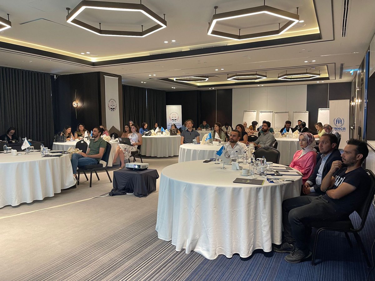 Merkezimiz ile UNCHR ortaklığında “Mülteci Hukuku ve Uluslararası Koruma Eğitimi” konulu Atölye Çalışması düzenlendi. Emeği geçenlere teşekkür ederiz.