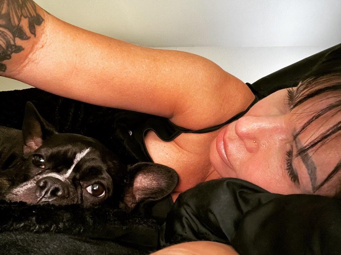 Morning puppy love 🖤 #TripP https://t.co/r3LcRgTsPt<a href="/tag/tripp"class="tags">#TripP</a>