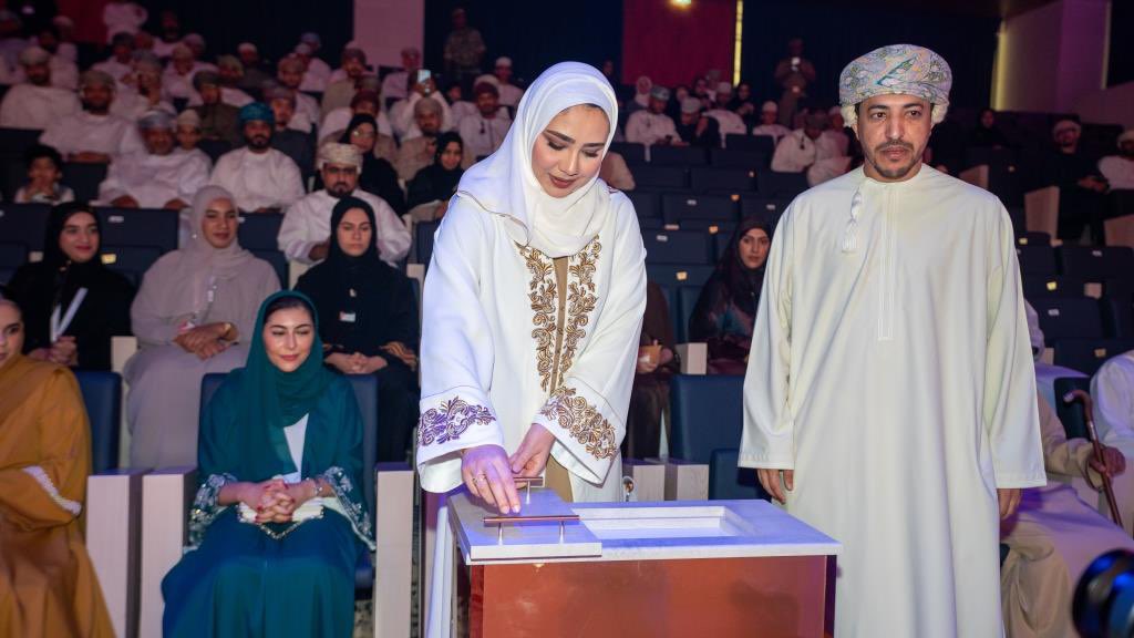 RoyalOmanFamily's tweet photo. 📸 | الاحتفاء بذكرى وضع حجر الأساس الذي تفضل بوضعه المغفور له السلطان #قابوس_بن_سعيد -طيب الله ثراه- لـ #متحف_عُمان_عبر_الزمان، تحت رعاية صاحبة السمو السيدة #ميان_بنت_شهاب آل سعيد. https://t.co/7rgk8BcBFu