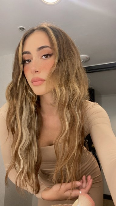 Me or your PORN addiction? https://t.co/nlDLxddJPI