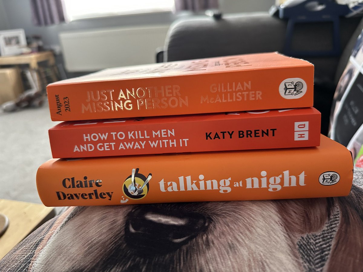 When you unconsciously pile some of your TBR list together and they end up being all the same colour, now if it’s that not a sign for them to be read next I don’t know what is!🍊📚😍#TBRlist #bookstack #bookstoread #bookpile #booktwitter