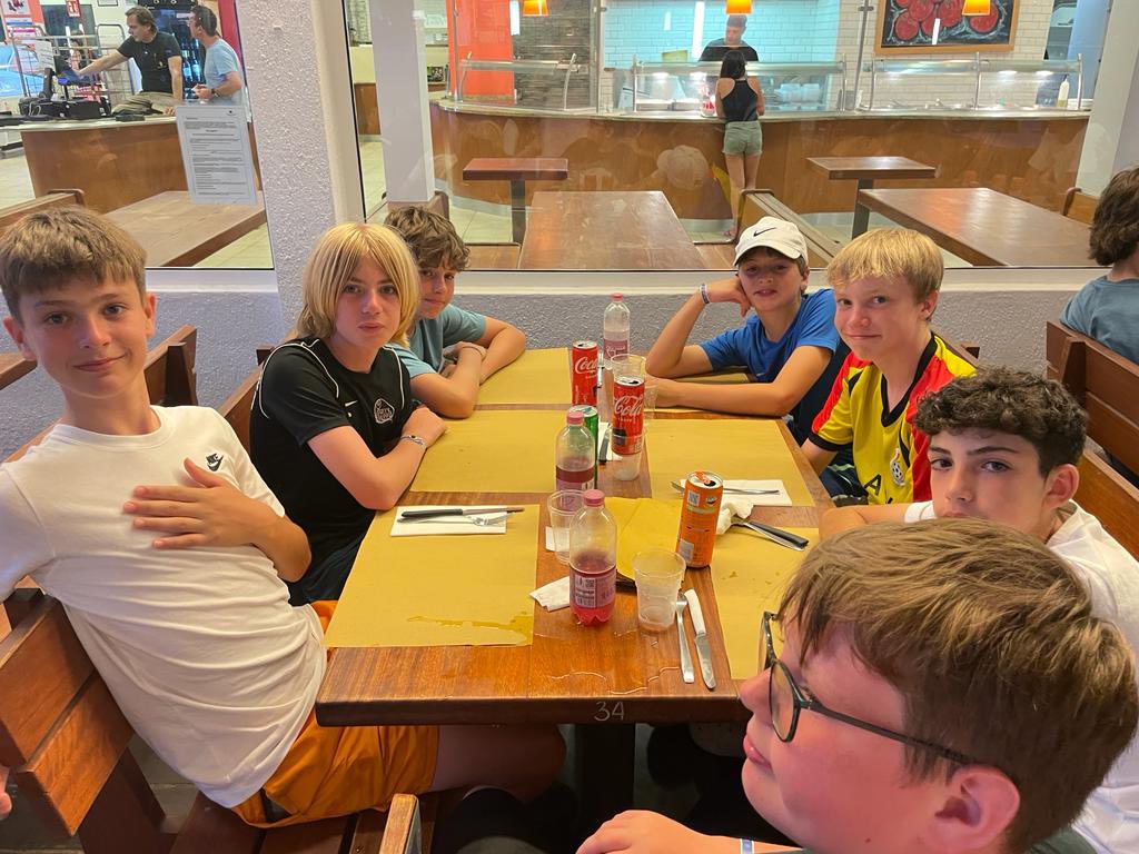 PWHSWatersports's tweet photo. Pizza night to finish our stay in Italy 🍕 https://t.co/LXNTkR3xMf